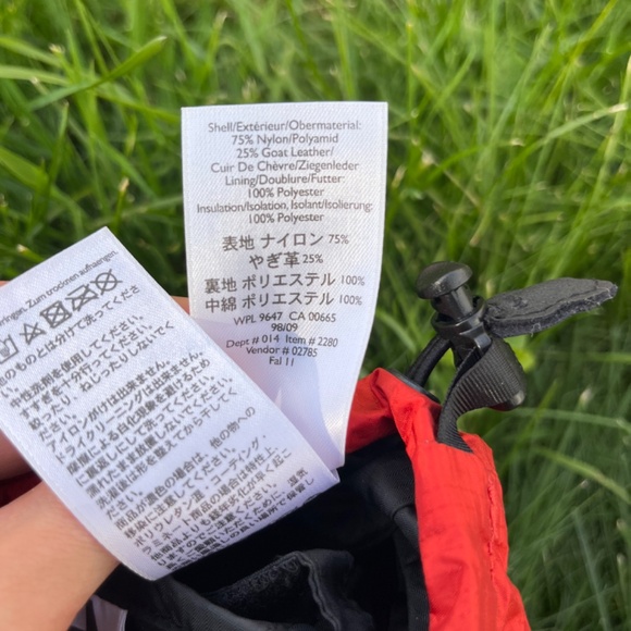 First Ascent Synthetically Insulated Mitts - Excellent Condition - Unisex Small - Picture 6 of 6